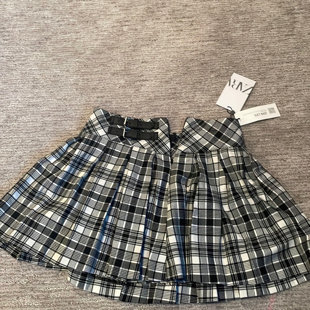 Zara plaid black white buckle zip up in the front pleated skirt
